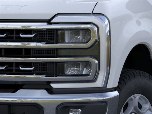 New 2026 Ford F250 XLT w/ XLT Premium Package AWD/4WD image 18