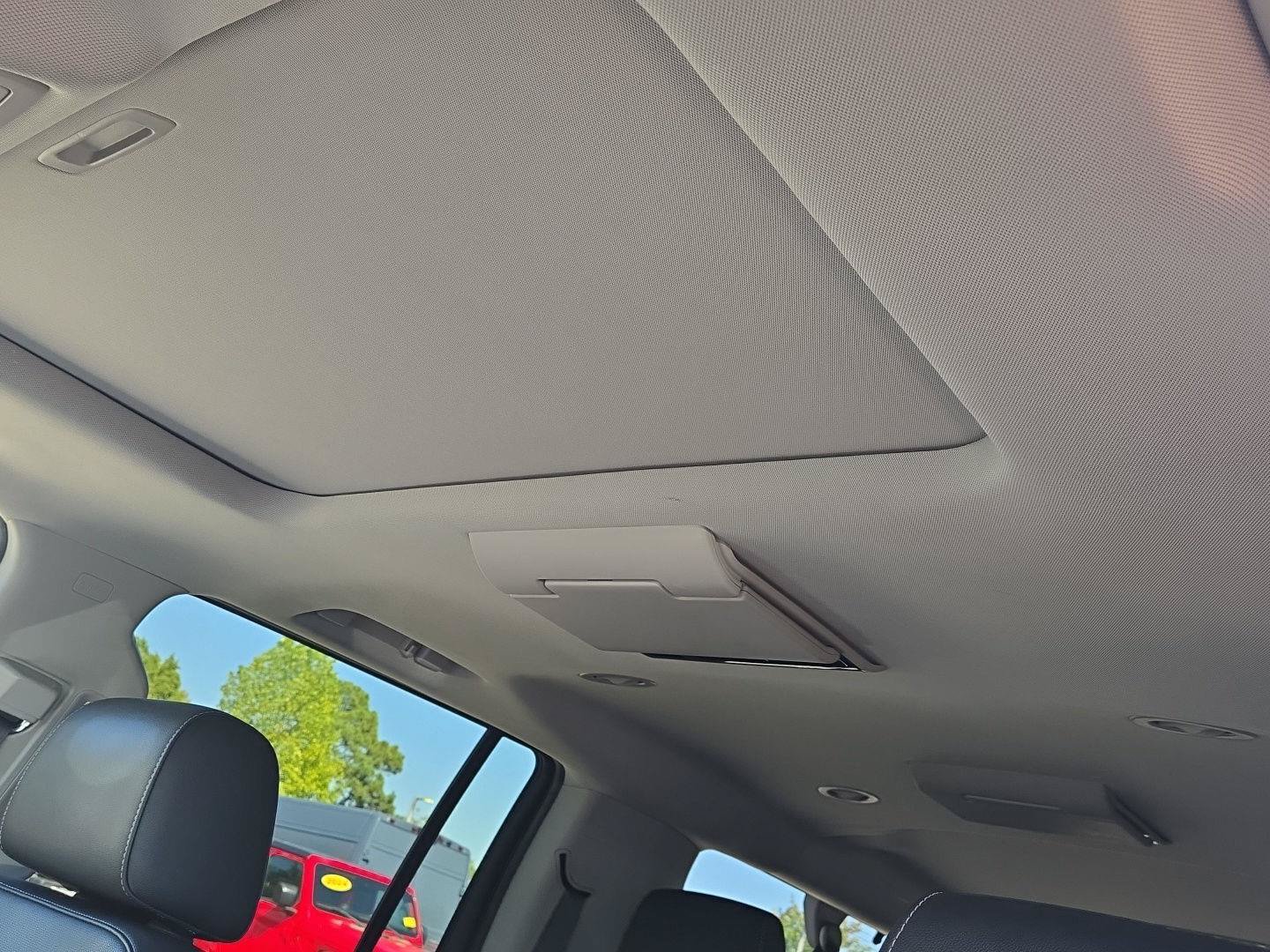 Used 2020 GMC Yukon XL SLT w/ Premium Edition AWD/4WD image 17