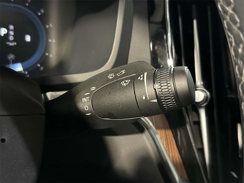 Used 2023 Volvo S60 B5 Plus image 24