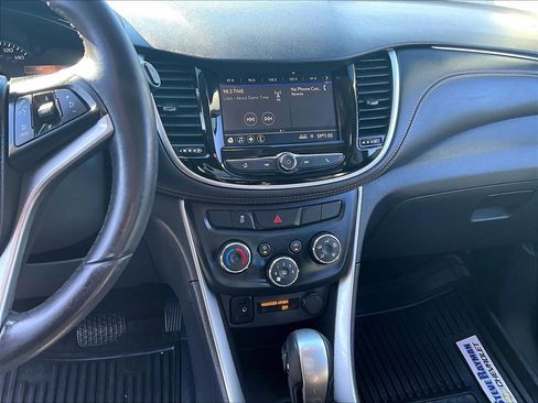Certified 2022 Chevrolet Trax LT w/ LT Convenience Package image 10