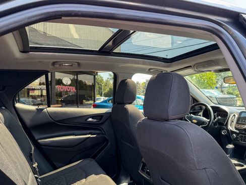 Used 2018 Chevrolet Equinox LT w/ Sun & Infotainment Package AWD/4WD image 16