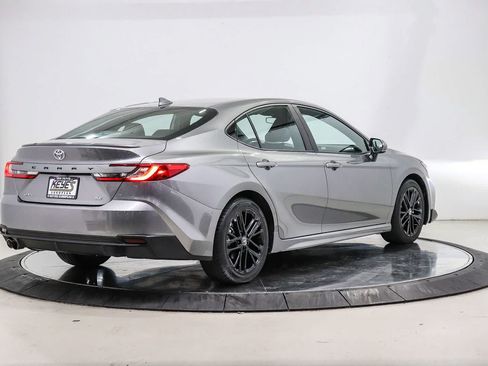 Used 2025 Toyota Camry SE FWD image 4