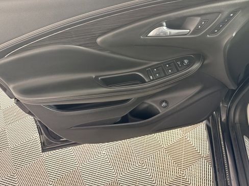 Used 2017 Buick Envision Essence FWD image 12