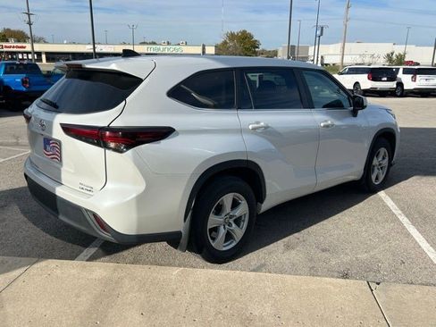 Used 2024 Toyota Highlander LE image 6