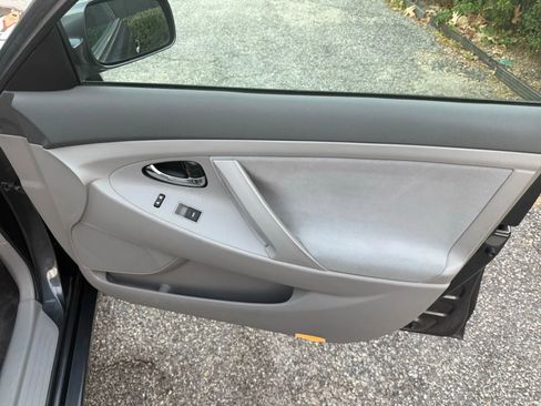 Used 2011 Toyota Camry LE image 25