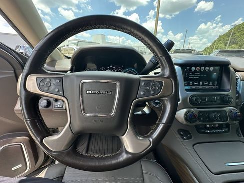 Used 2019 GMC Yukon Denali w/ Denali Ultimate Package AWD/4WD image 11