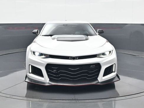 Used 2019 Chevrolet Camaro ZL1 image 2