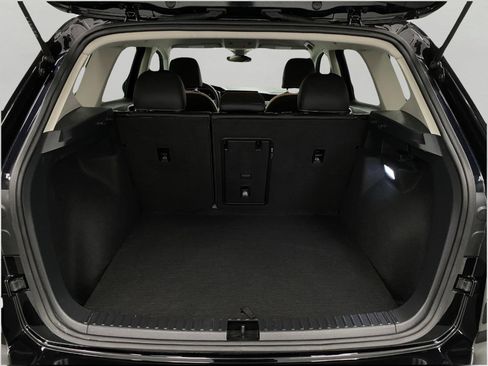 Used 2025 Volkswagen Taos SE image 6