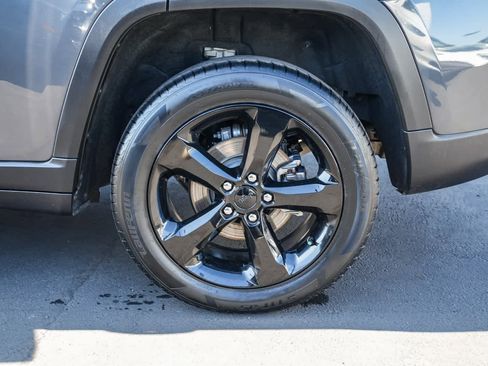 Used 2022 Jeep Grand Cherokee Altitude image 10