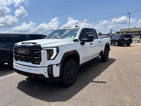 Used 2024 GMC Sierra 2500 AT4 w/ AT4 Premium Plus Package AWD/4WD image 8