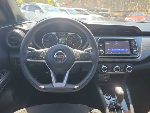 Used 2020 Nissan Kicks S image 16