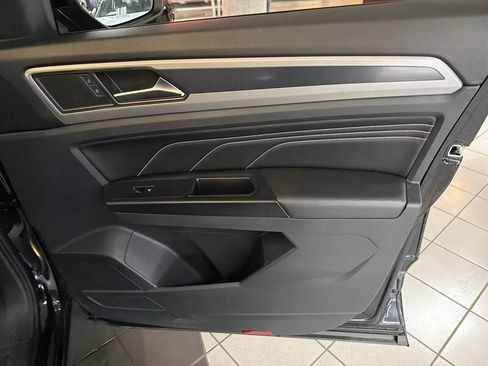 Used 2020 Volkswagen Atlas Cross Sport SEL R-Line image 29