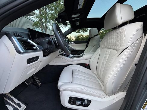 Used 2025 BMW X6 M60i AWD/4WD image 9