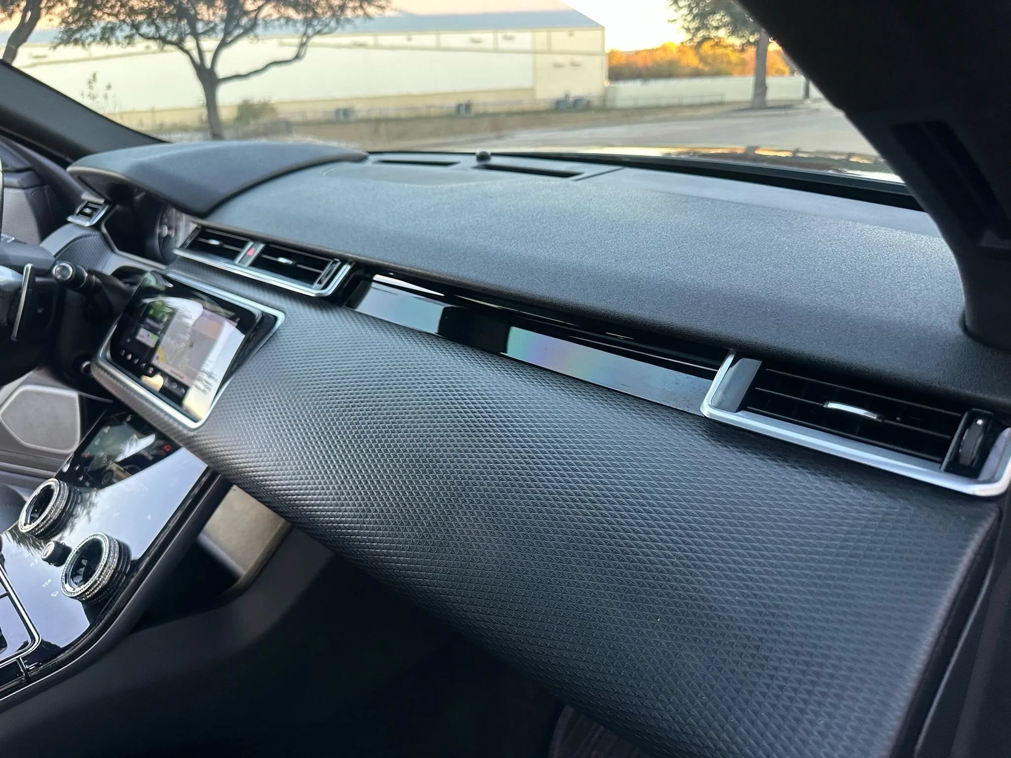 Used 2020 Land Rover Range Rover Velar R-Dynamic S AWD/4WD image 32