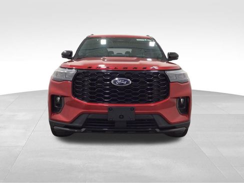 Used 2025 Ford Explorer ST-Line w/ ST-Line Street Pack AWD/4WD image 7