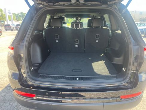 Used 2023 Jeep Grand Cherokee Altitude AWD/4WD image 14