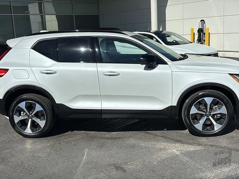 Certified 2026 Volvo XC40 B5 Plus AWD/4WD image 28