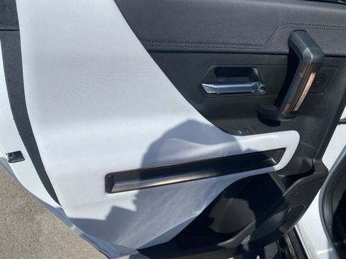 New 2025 GMC Hummer EV 2X w/ LPO, Roof Cross Rail Package image 12