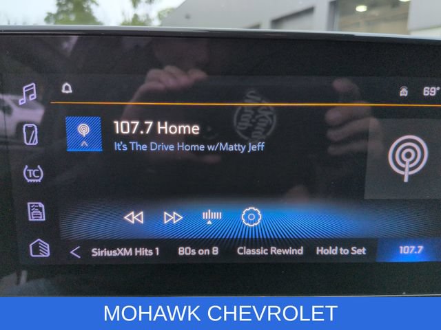 Used 2024 Chevrolet Trax RS w/ Sunroof Package FWD image 13