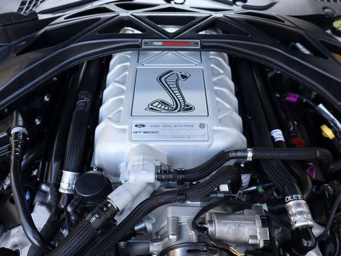 Used 2021 Ford Mustang Shelby GT500 w/ Carbon Fiber Track Pack image 39