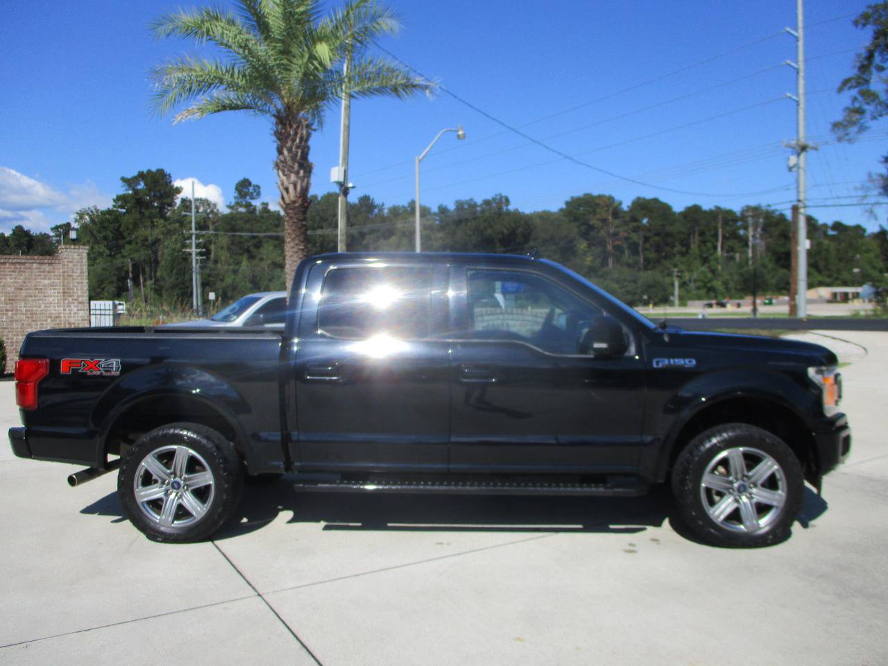 Used 2018 Ford F150 XLT w/ Equipment Group 302A Luxury AWD/4WD image 12