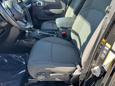 Used 2022 Jeep Wrangler Unlimited Sport image 15