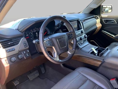 Used 2020 GMC Yukon Denali w/ Denali Premium Package AWD/4WD image 16