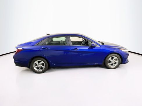 Used 2023 Hyundai Elantra SE FWD image 4
