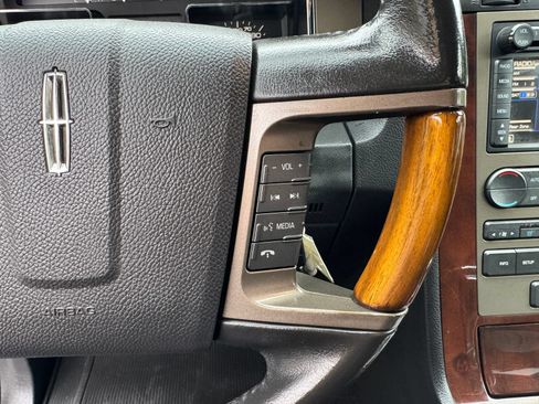 Used 2012 Lincoln Navigator L 4WD image 31