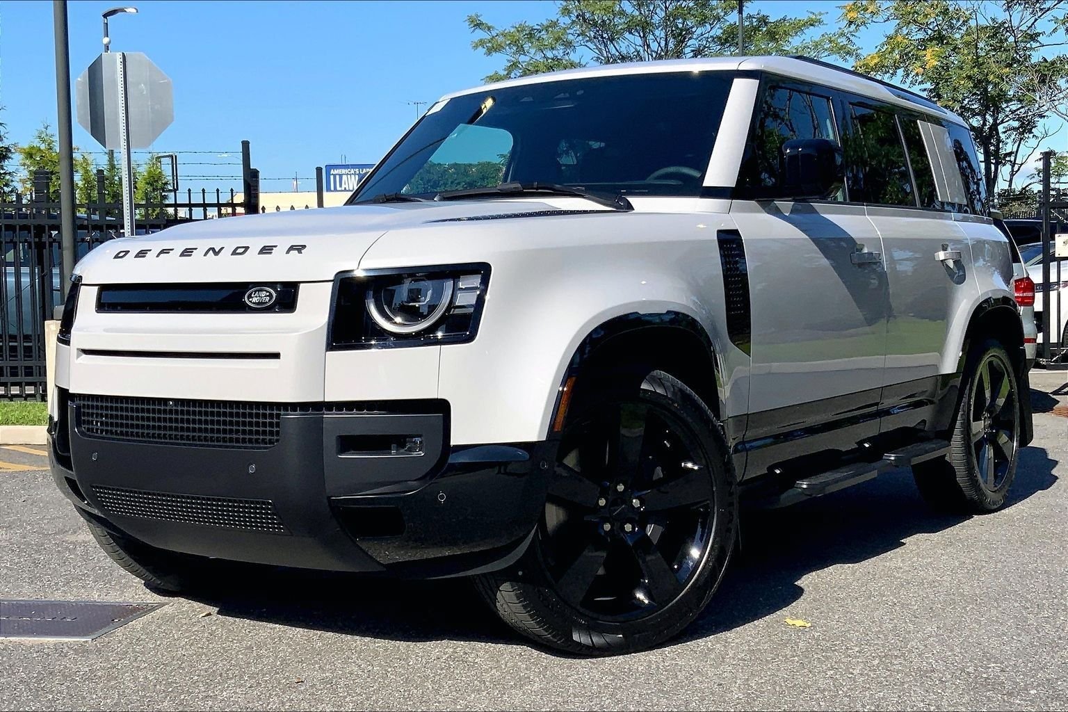 New 2026 Land Rover Defender 110 X-Dynamic SE AWD/4WD image 1