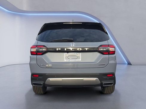 New 2026 Honda Pilot Touring image 4