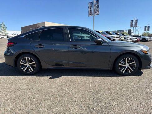 Used 2022 Honda Civic LX image 2