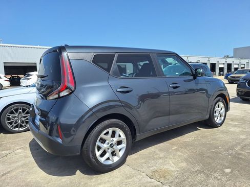 Used 2025 Kia Soul LX w/ LX Technology Package FWD image 5