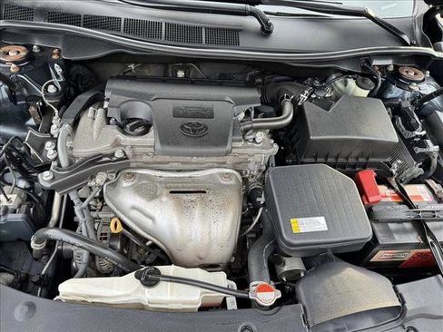 Used 2016 Toyota Camry SE image 19