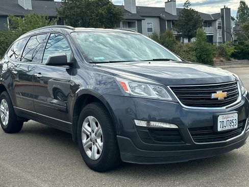 Used 2014 Chevrolet Traverse LS FWD image 3