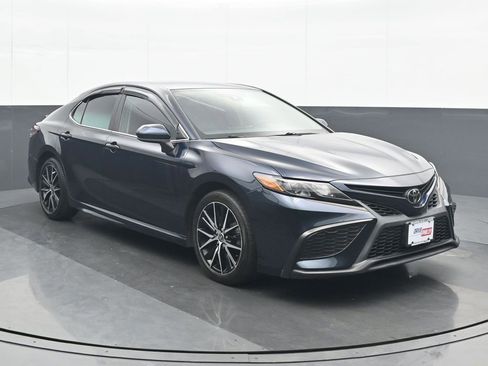 Used 2021 Toyota Camry SE FWD image 9