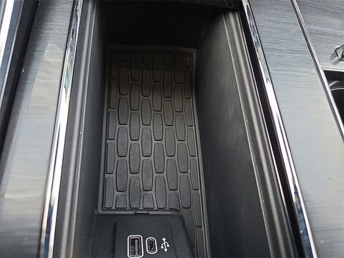 New 2026 Lincoln Aviator Premiere image 16