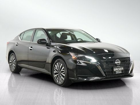 Used 2024 Nissan Altima 2.5 SV w/ SV Premium Package AWD/4WD image 7