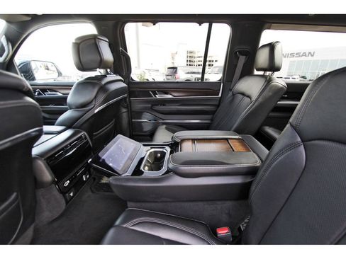 Used 2024 Jeep Grand Wagoneer Series I image 9