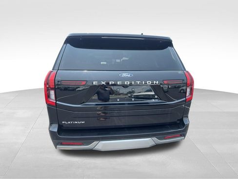 Used 2025 Ford Expedition Platinum w/ Driver's Package AWD/4WD image 8