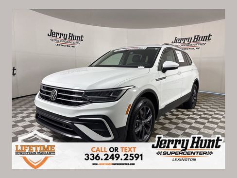 Used 2024 Volkswagen Tiguan SE image 1