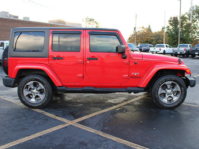 Used 2017 Jeep Wrangler Unlimited Sahara w/ Connectivity Group AWD/4WD image 5