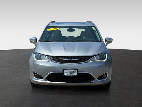 Used 2020 Chrysler Pacifica Limited FWD image 2