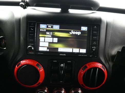 Used 2016 Jeep Wrangler Unlimited Rubicon w/ Connectivity Group AWD/4WD image 14