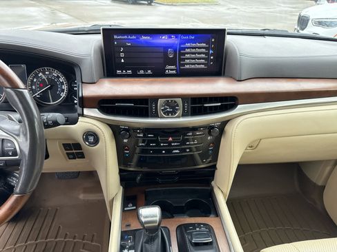 Used 2019 Lexus LX 570 4WD image 7