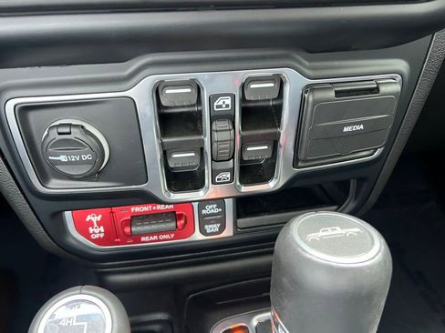 Used 2023 Jeep Gladiator Rubicon w/ Cold Weather Group AWD/4WD image 42