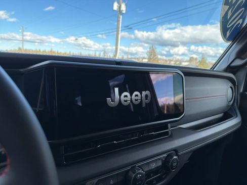 Used 2024 Jeep Wrangler Unlimited Rubicon image 35