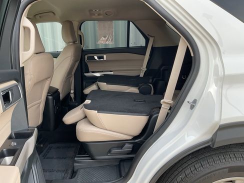 Used 2023 Ford Explorer XLT w/ Equipment Group 202A image 18