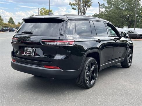 New 2025 Jeep Grand Cherokee L Altitude image 12