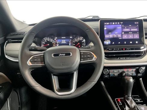 Used 2025 Jeep Compass Limited AWD/4WD image 5